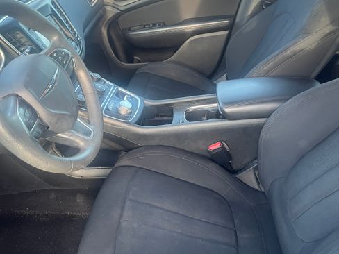 Used 2016 Chrysler 200 Limited FWD image 9
