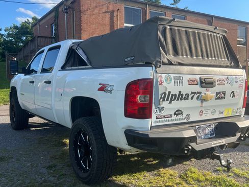 Used 2011 Chevrolet Silverado 2500 LT w/ Interior Plus Package AWD/4WD image 1