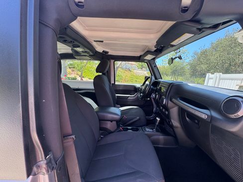 Used 2018 Jeep Wrangler Sport AWD/4WD image 8