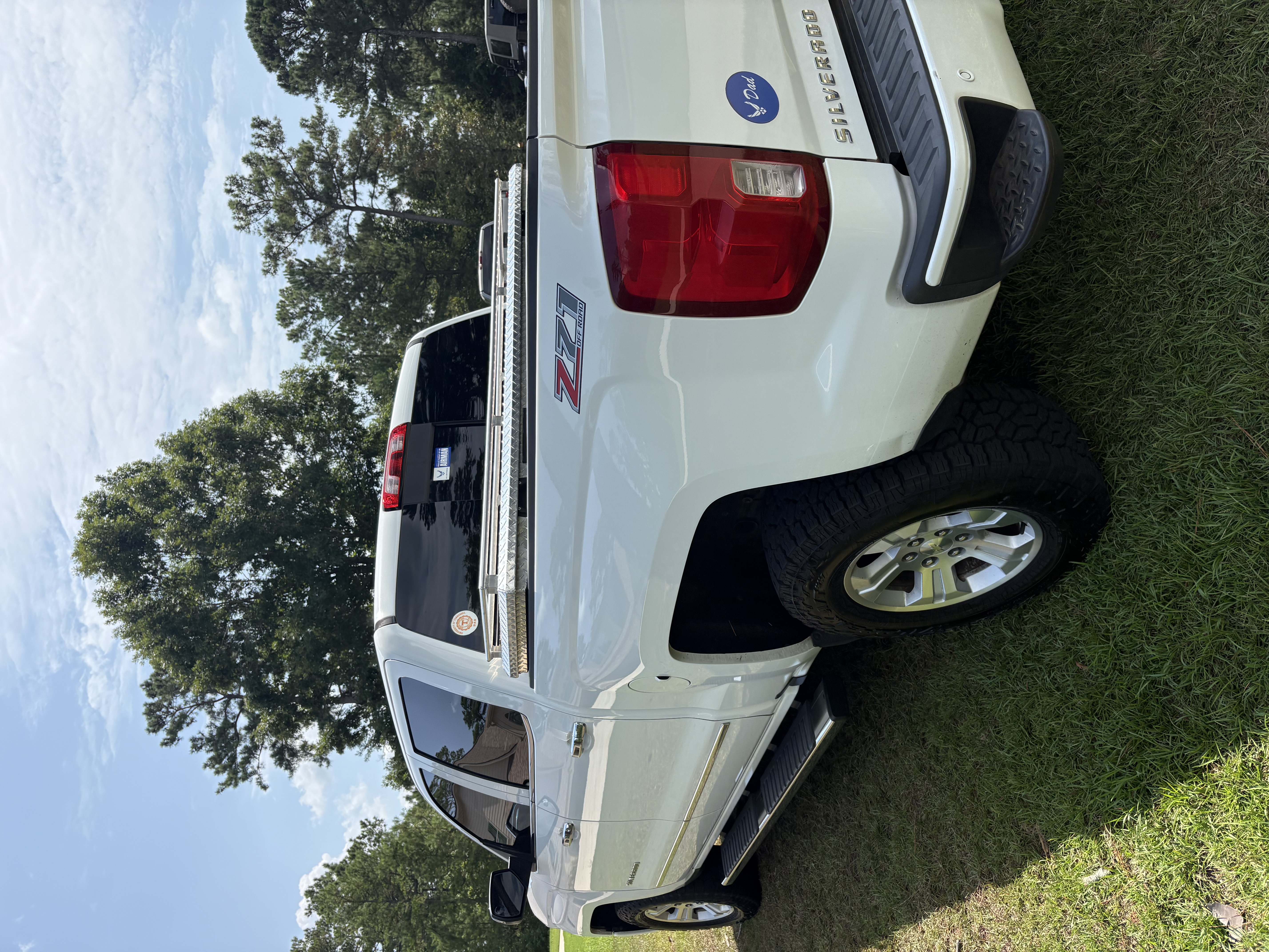 Used 2016 Chevrolet Silverado 1500 LTZ Z71 w/ LTZ Plus Package AWD/4WD image 8