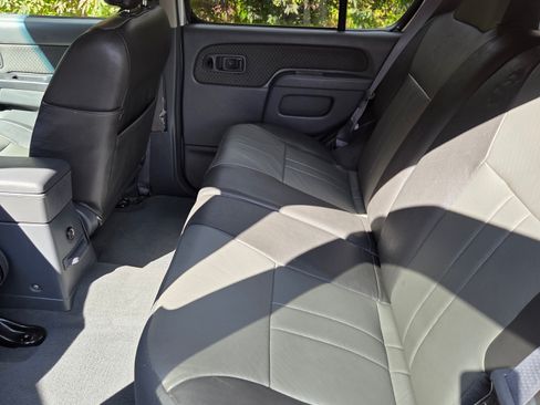 Used 2004 Nissan Xterra XE image 29
