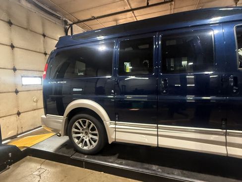 Used 2019 GMC Savana 2500 w/ Enhanced Convenience Package RWD image 10