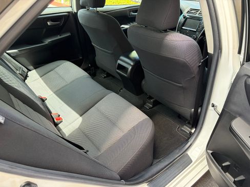 Used 2017 Toyota Camry LE w/ Moonroof Package image 11