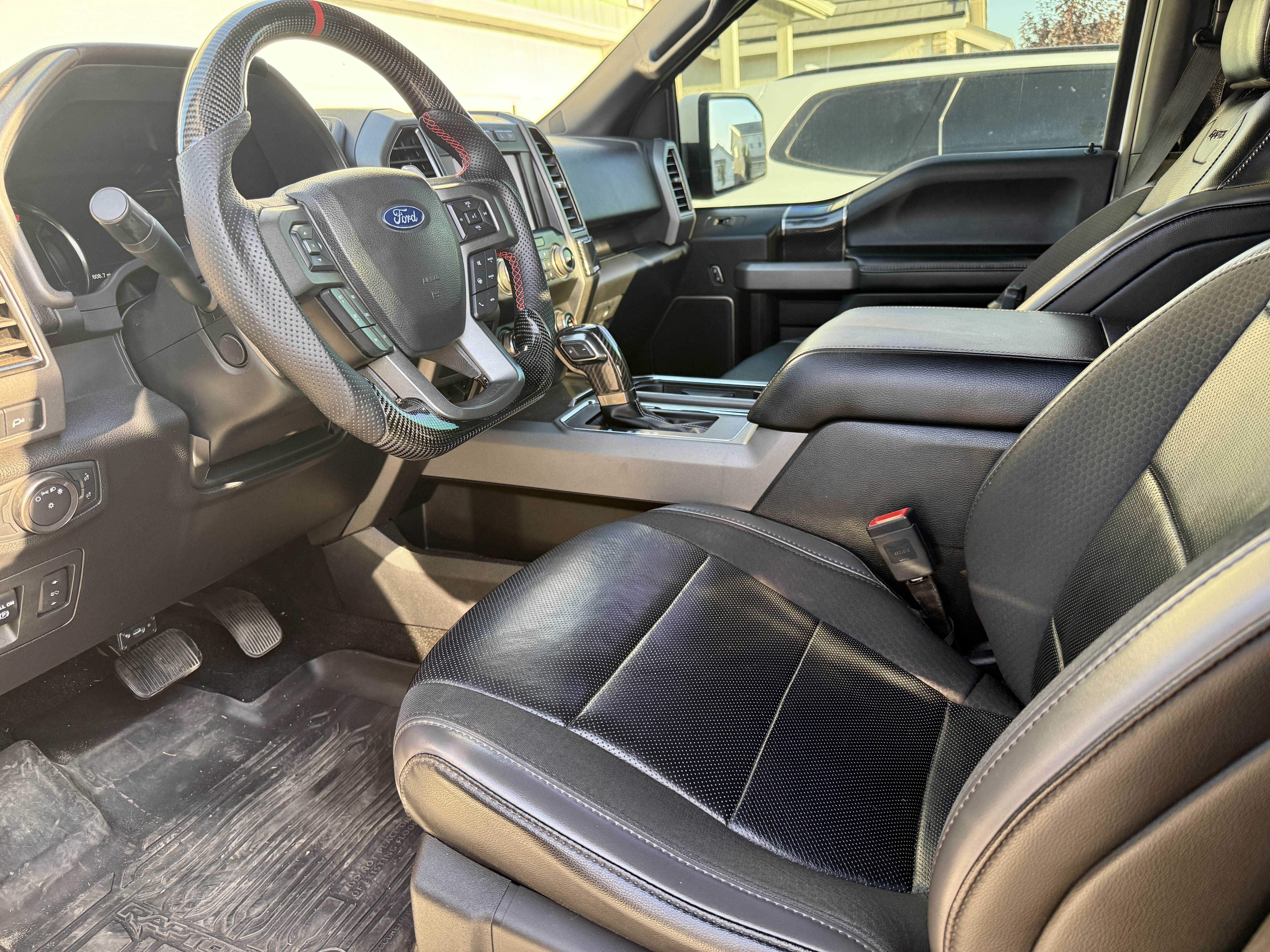Used 2019 Ford F150 Raptor w/ Equipment Group 802A Luxury AWD/4WD image 9