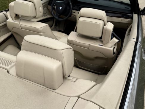 Used 2009 BMW 335i Convertible image 10