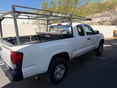 Used 2022 Toyota Tacoma SR RWD image 5