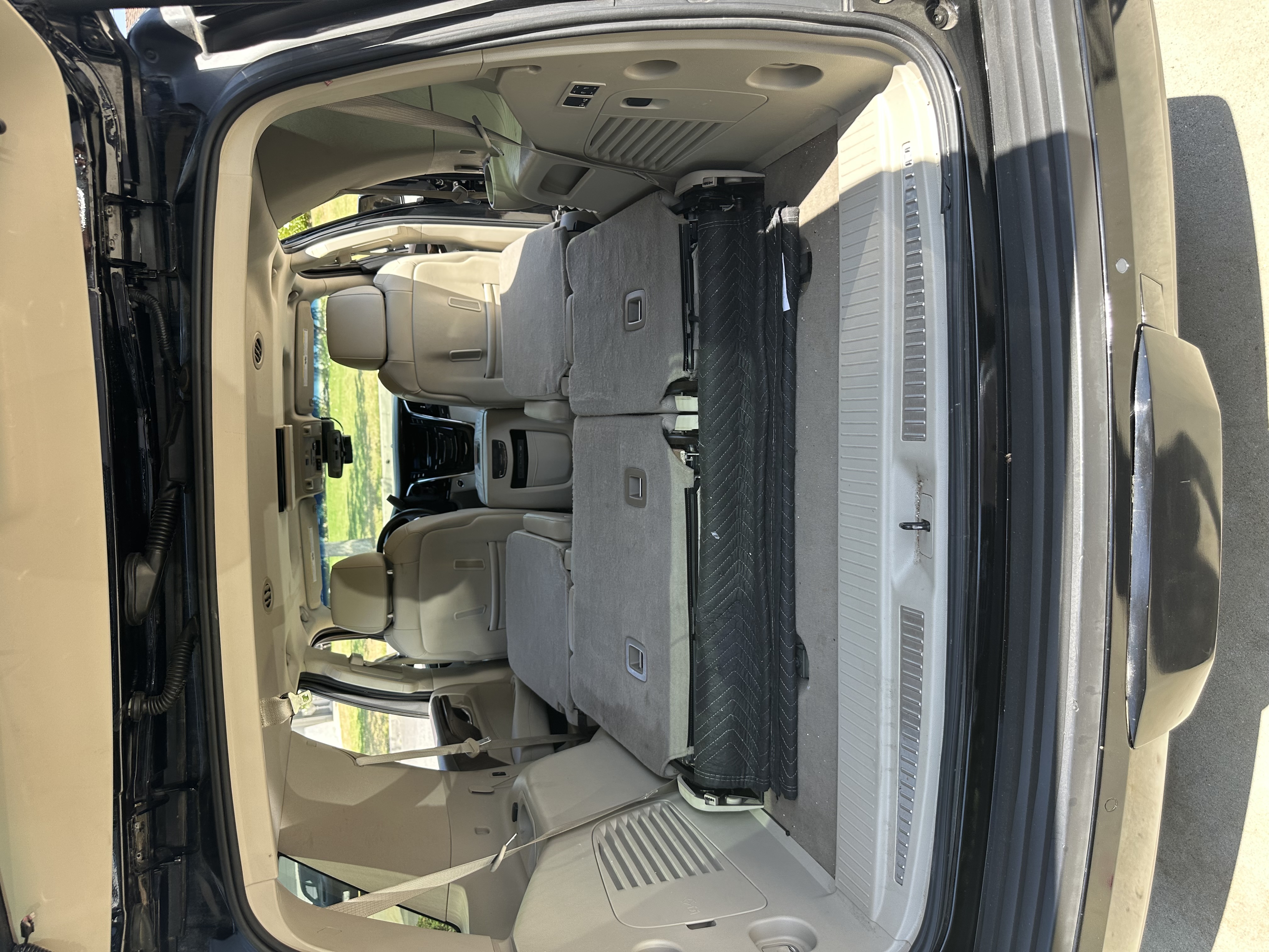 Used 2017 Cadillac Escalade Premium Luxury RWD image 9