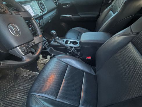 Used 2020 Toyota Tacoma TRD Off-Road w/ TRD Premium Off Road Package AWD/4WD image 9