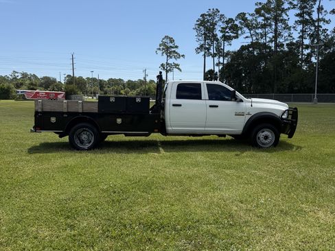 Used 2018 RAM 5500 Tradesman w/ Chrome Appearance Group AWD/4WD image 8