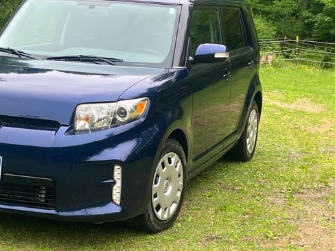 Used 2013 Scion xB FWD image 9