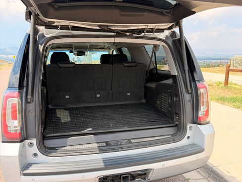 Used 2019 GMC Yukon XL SLT AWD/4WD image 5