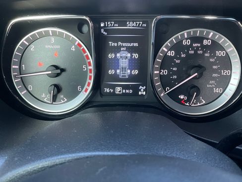 Used 2018 Nissan Titan SV w/ SV Convenience Package image 8