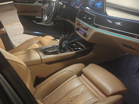 Used 2018 BMW 740i xDrive image 16