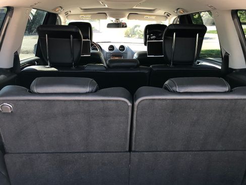 Used 2011 Mercedes-Benz GL 550 4MATIC image 17