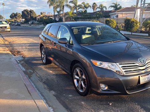 Used 2012 Toyota Venza LE image 2