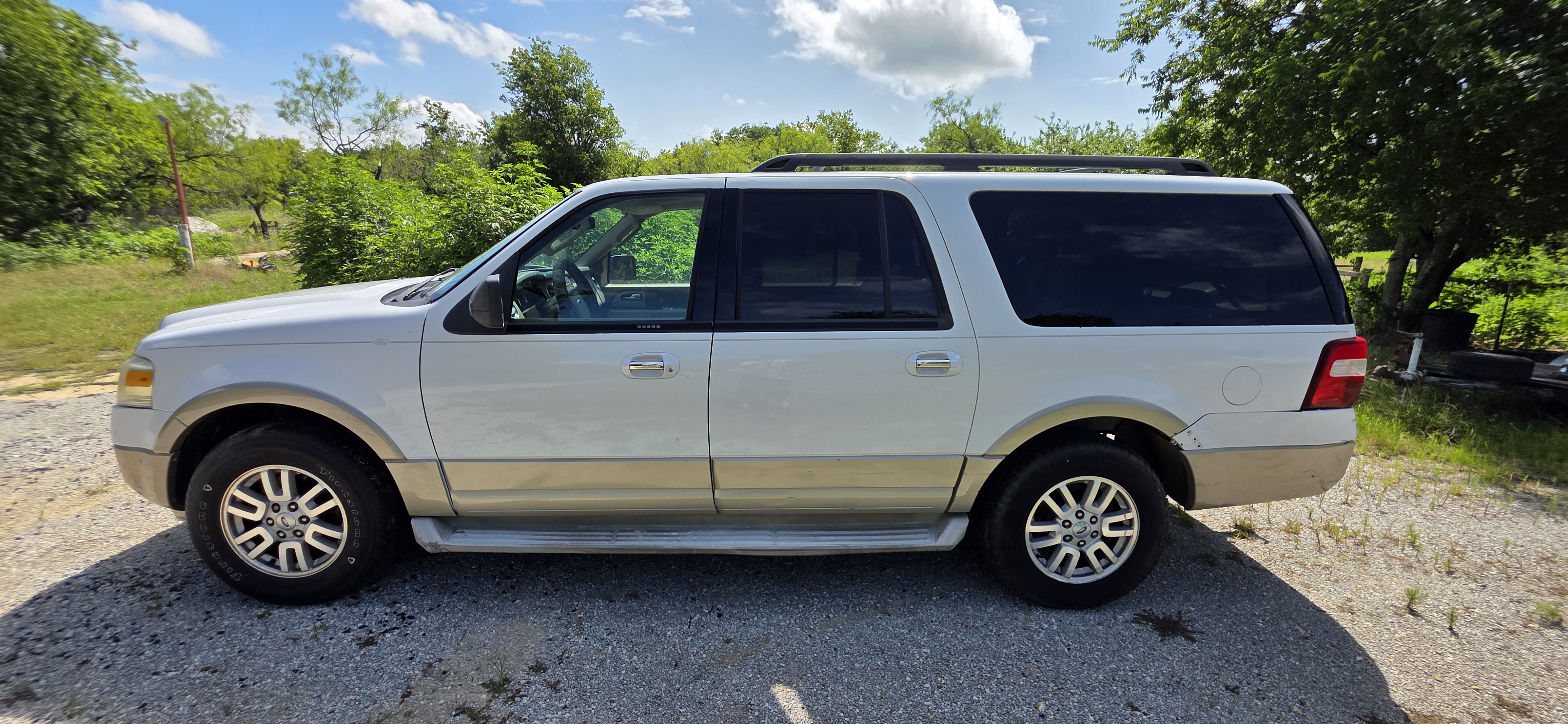 Used 2010 Ford Expedition EL 2WD image 1