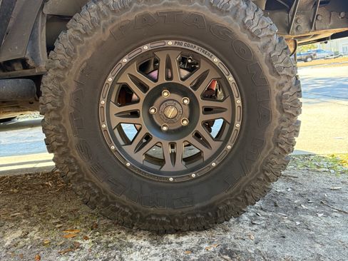 Used 2011 Jeep Wrangler Rubicon w/ Dual Top Group image 13