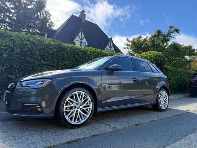 Used 2018 Audi A3 e-tron Premium Plus w/ Technology Package FWD image 19