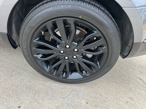 Used 2018 Land Rover Range Rover Sport HSE image 16