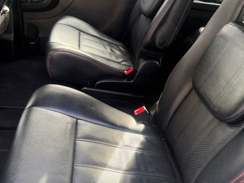 Used 2014 Dodge Grand Caravan R/T image 11