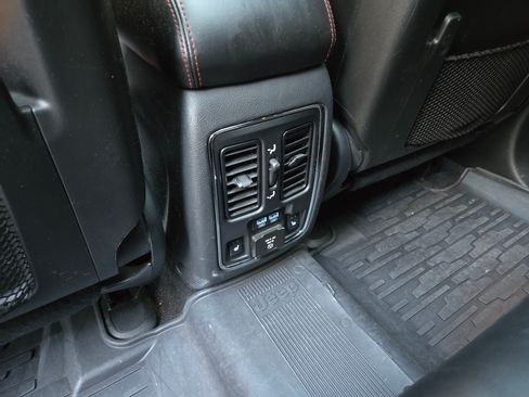 Used 2019 Jeep Grand Cherokee Trailhawk w/ Trailhawk Luxury Group image 28