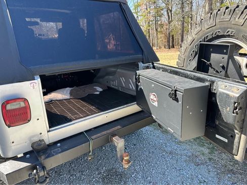 Used 2004 Jeep Wrangler 4WD w/ Smokers Group image 10