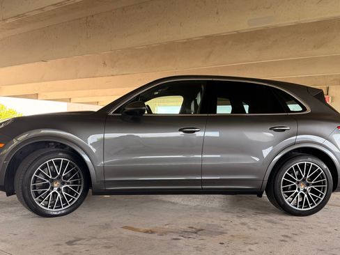 Used 2022 Porsche Cayenne AWD/4WD image 11