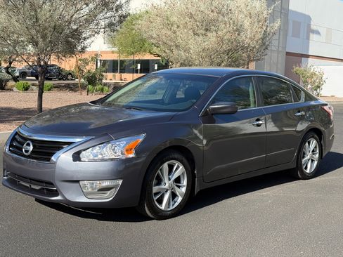 Used 2013 Nissan Altima 2.5 SV FWD image 2