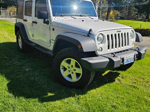 Used 2018 Jeep Wrangler Unlimited Sport S image 2