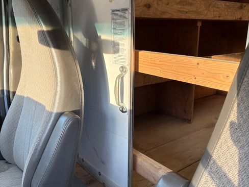 Used 2014 Chevrolet Express 3500 Extended image 21