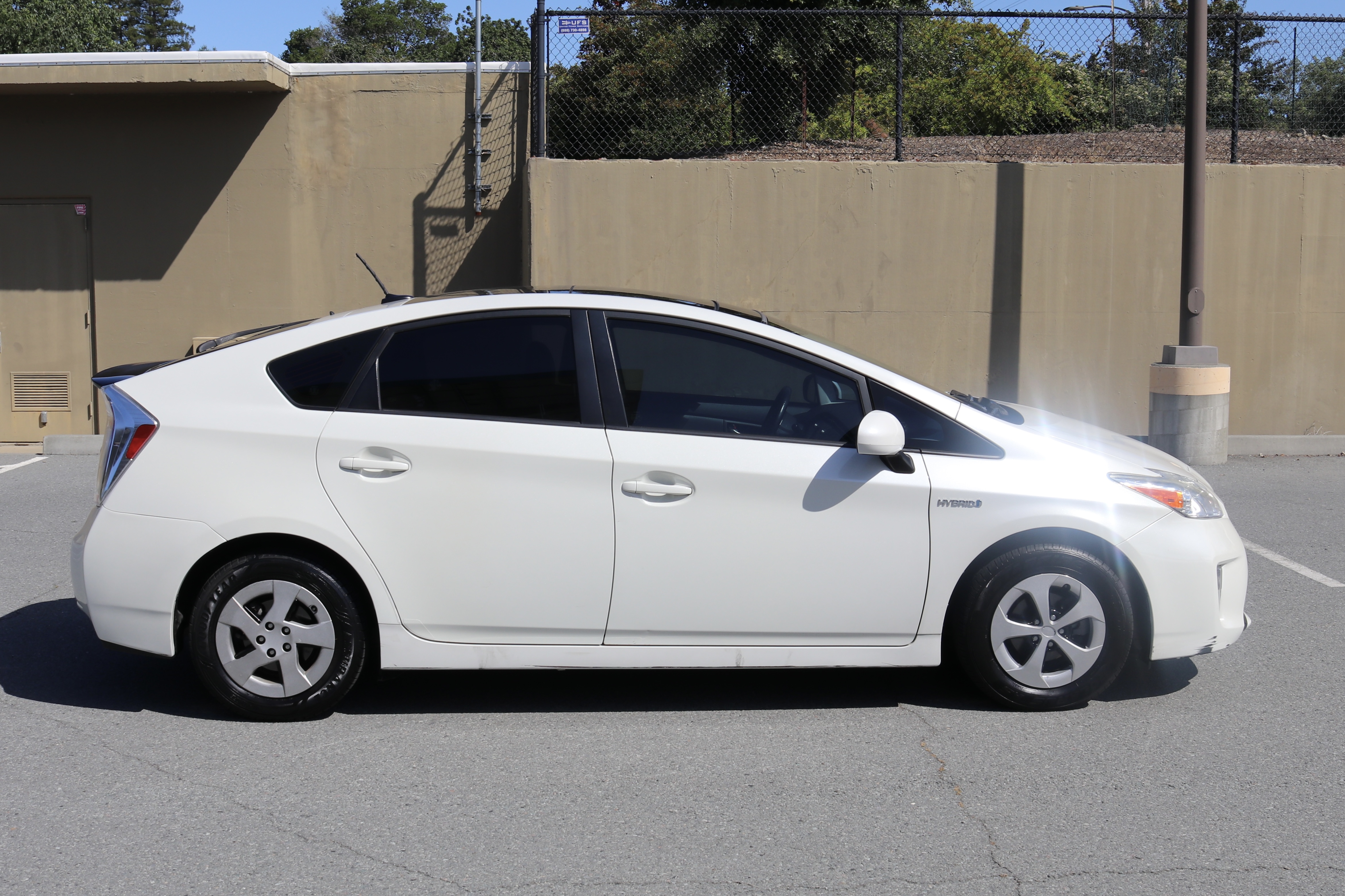 Used 2015 Toyota Prius Four w/ Deluxe Solar Roof Package FWD image 18