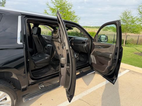 Used 2019 Cadillac Escalade ESV Platinum AWD/4WD image 27