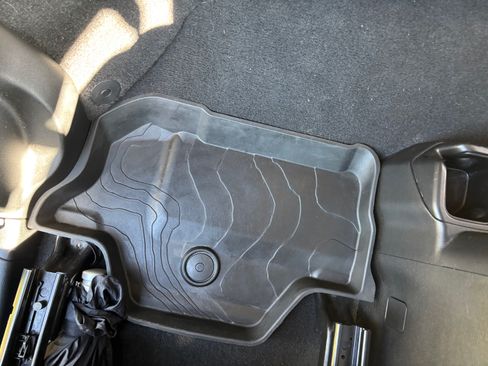 Used 2021 Jeep Wrangler Sport image 18