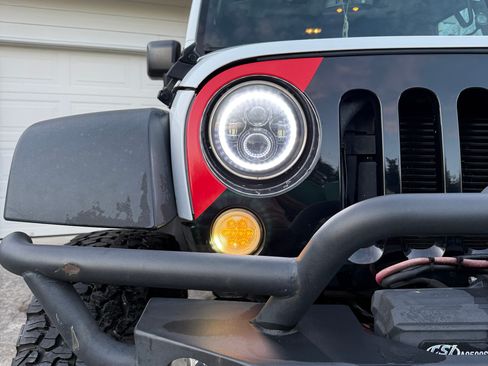 Used 2017 Jeep Wrangler Sport image 12