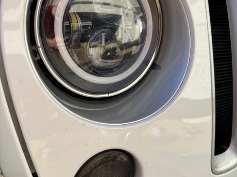 Used 2016 Jeep Wrangler Unlimited Sahara w/ Connectivity Group image 5