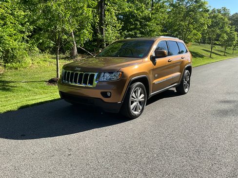 Used 2011 Jeep Grand Cherokee 70th Anniversary AWD/4WD image 2