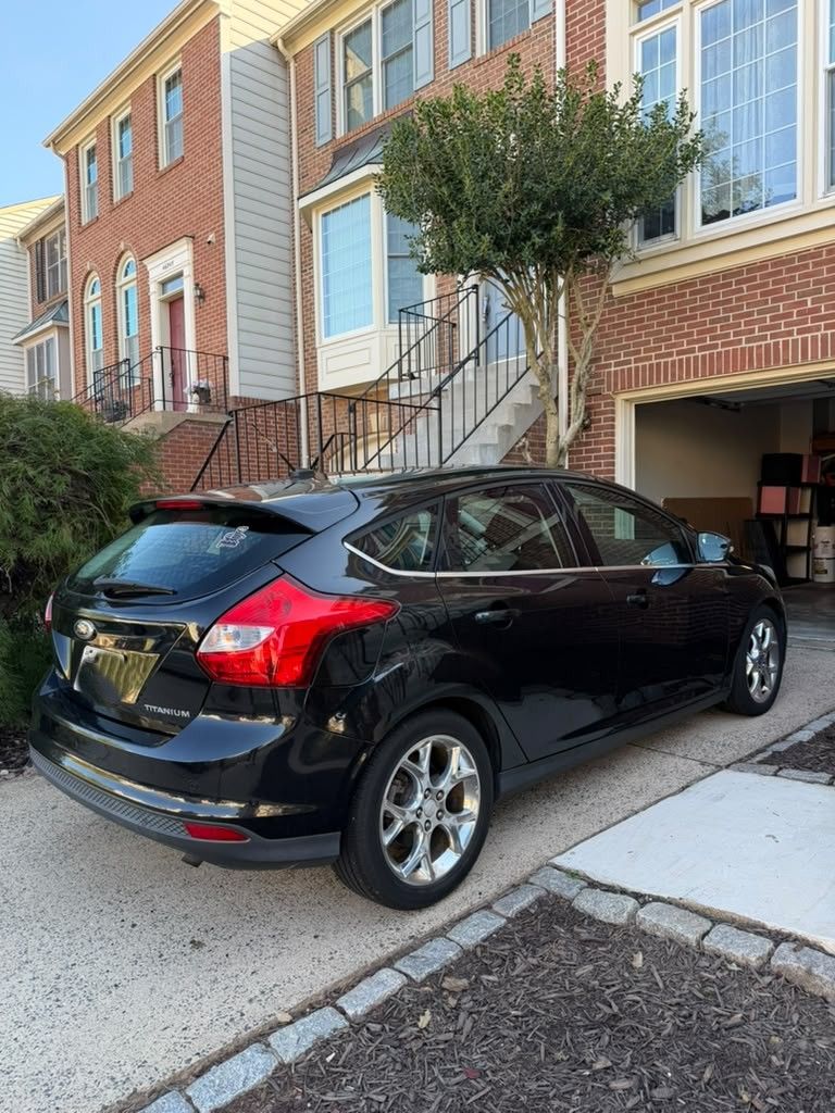 Used 2013 Ford Focus Titanium FWD image 1