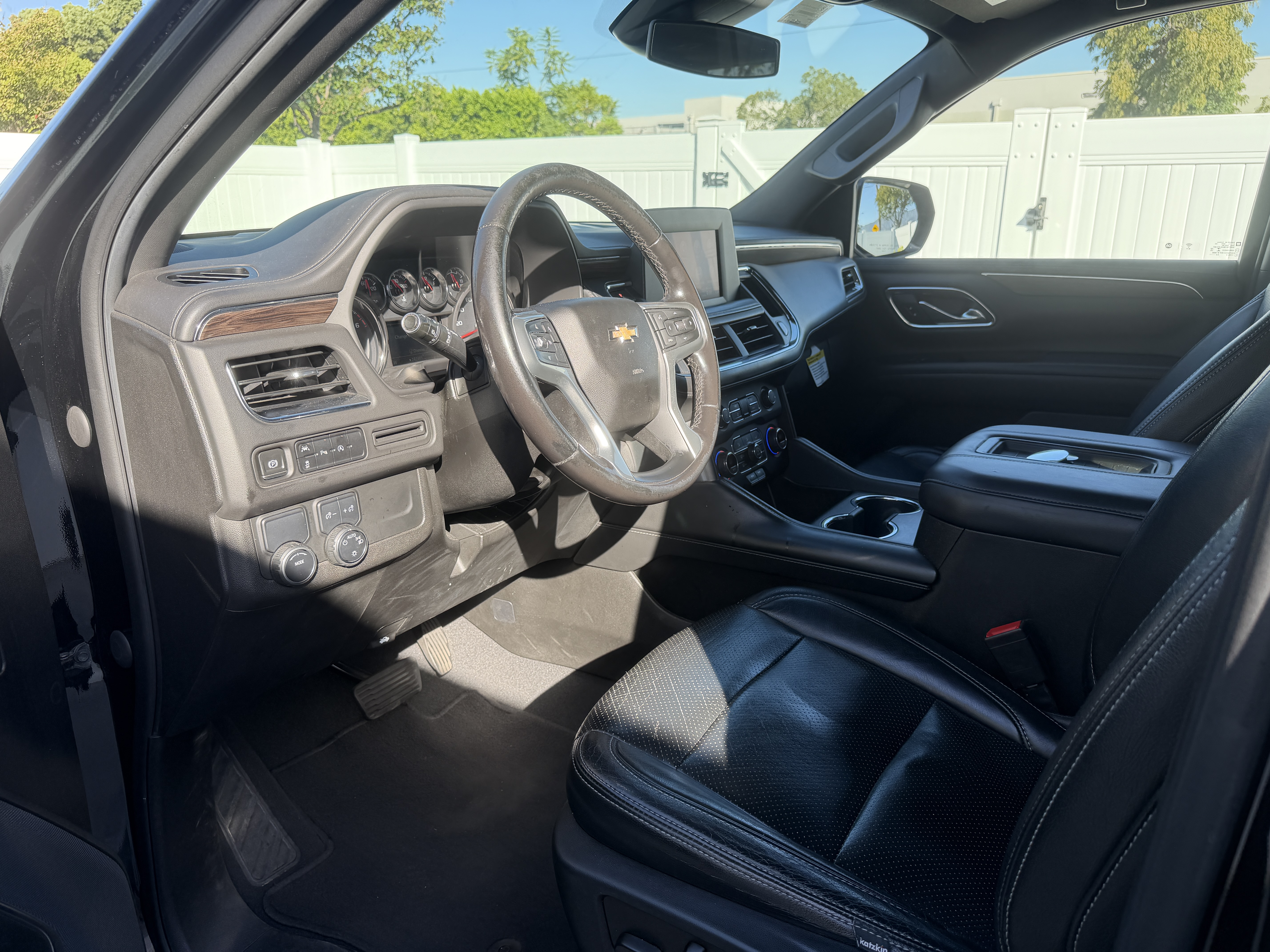 Used 2023 Chevrolet Suburban LS RWD image 9