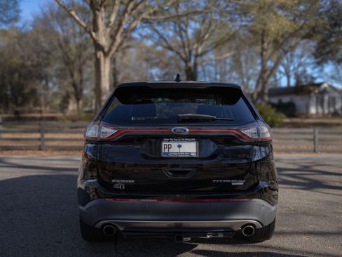 Used 2017 Ford Edge Titanium image 4