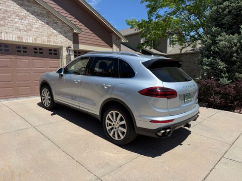 Used 2016 Porsche Cayenne S AWD/4WD image 12