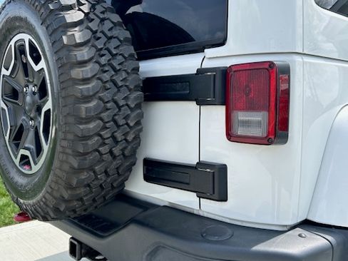 Used 2016 Jeep Wrangler Unlimited Rubicon AWD/4WD image 6