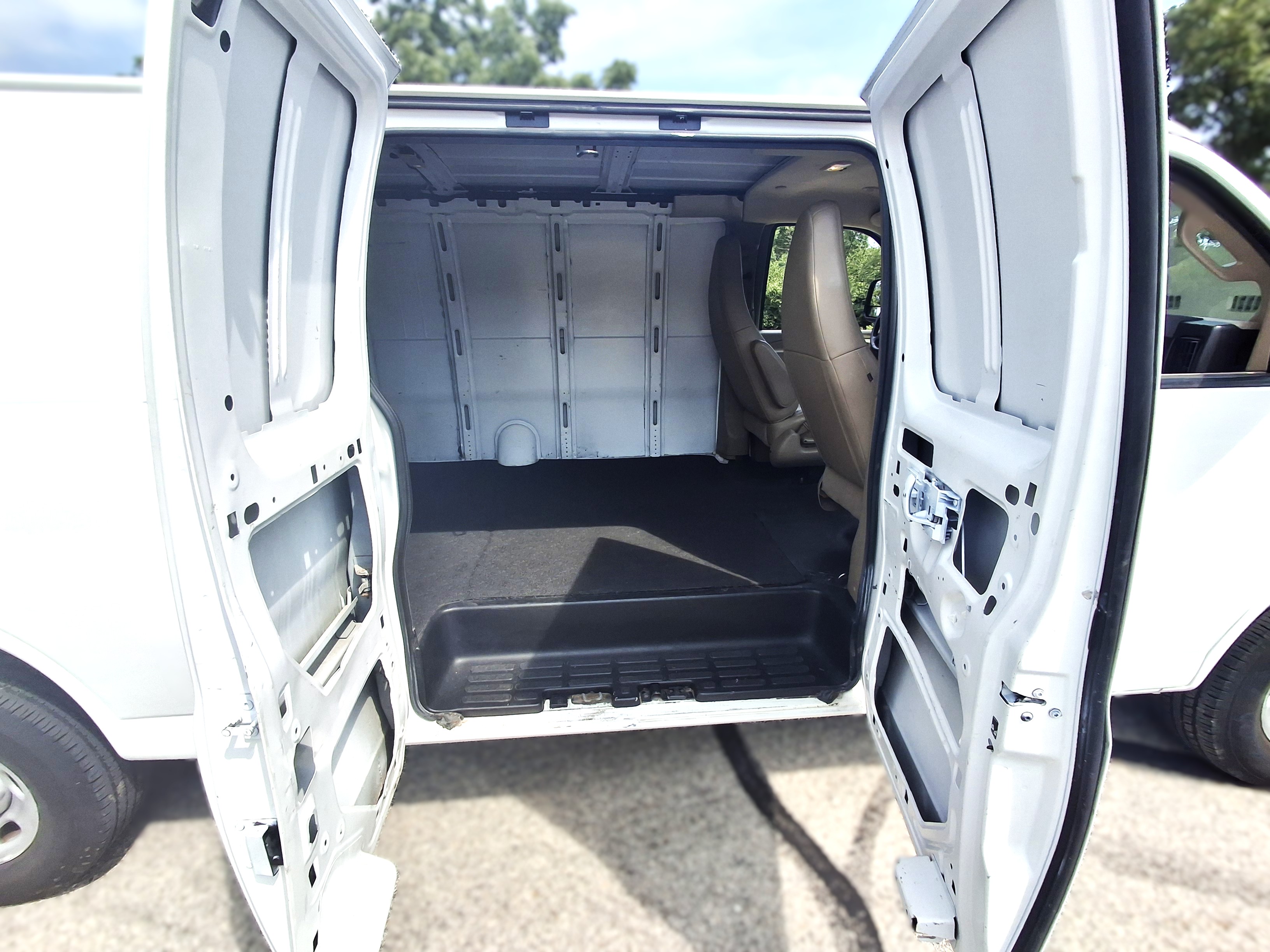 Used 2021 Chevrolet Express 2500 Extended w/ Driver Convenience Package RWD image 10