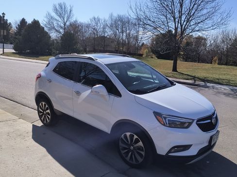 Used 2018 Buick Encore Essence image 2