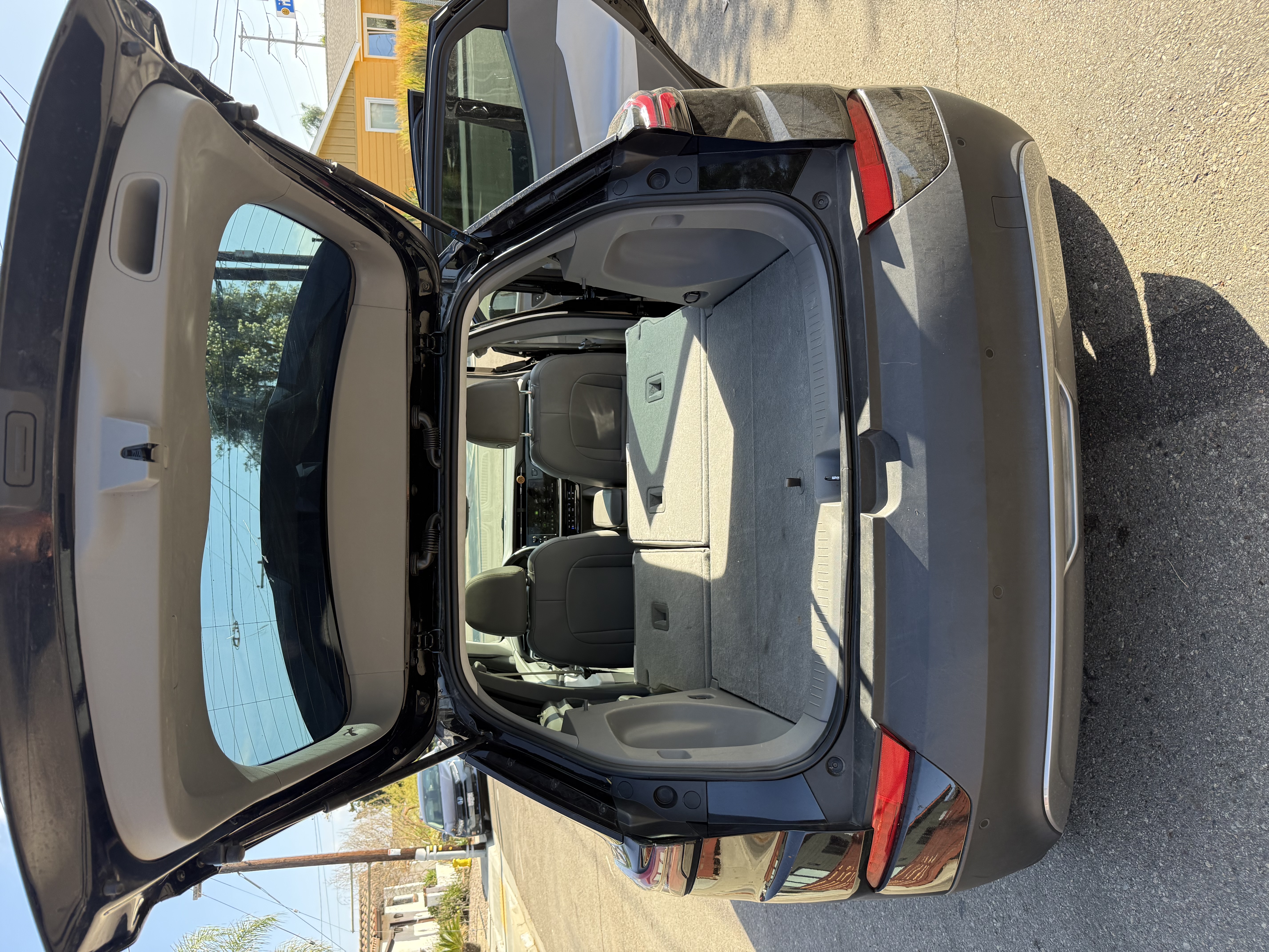 Used 2023 Chevrolet Bolt EUV Premier w/ Sun & Sound Package FWD image 10