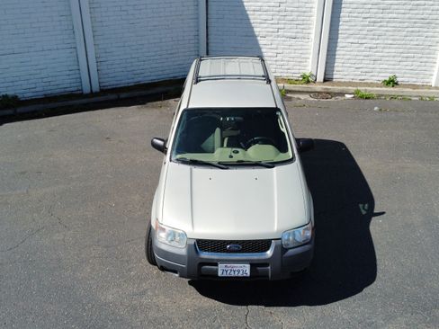 Used 2004 Ford Escape XLT image 4
