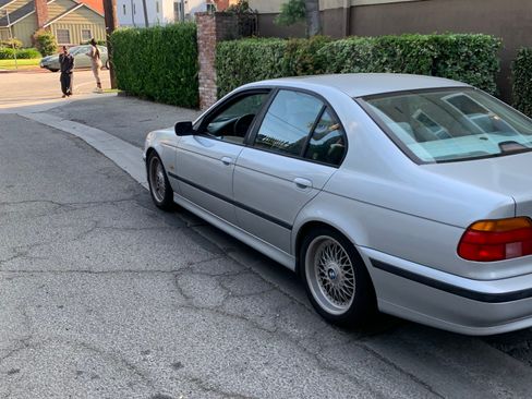 Used 1999 BMW 528i Sedan RWD image 1