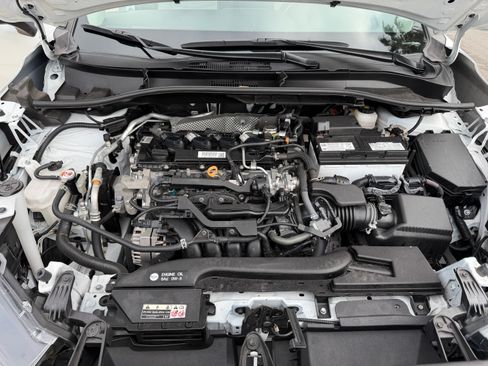 Used 2024 Toyota Corolla Cross LE image 6