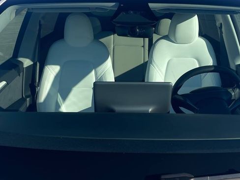 Used 2025 Tesla Model Y Long Range image 11