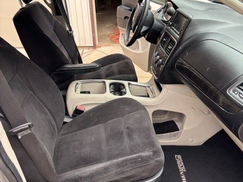 Used 2014 Dodge Grand Caravan SXT image 19