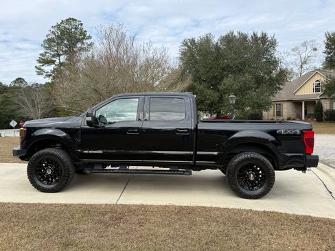 Used 2022 Ford F350 Lariat w/ Black Appearance Package AWD/4WD image 7